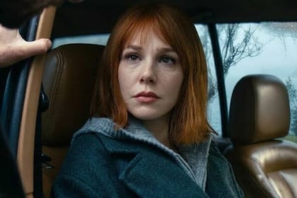 Sus constantes lagunas mentales y los comportamientos cada vez más inquietantes de la niñera terminan sembrando una desconfianza destructiva en el hogar (Foto: Netflix)
