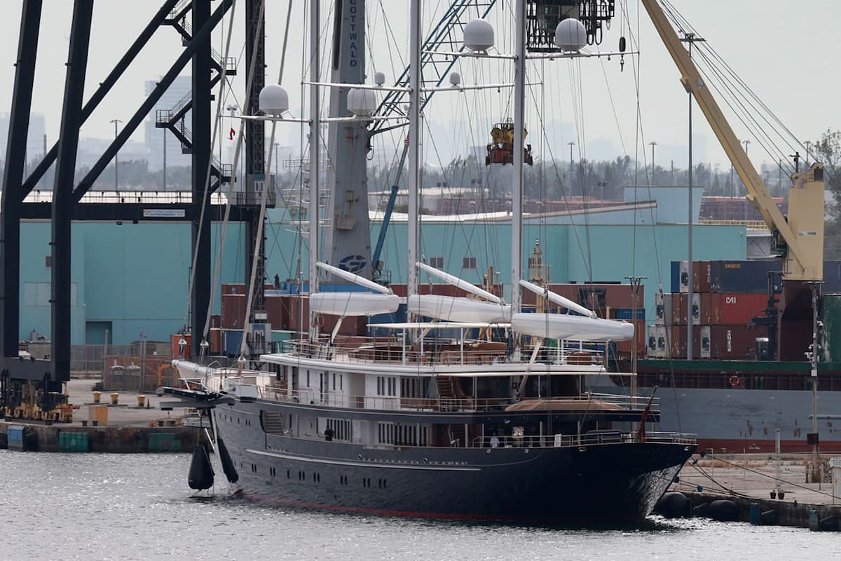 Sus dimensiones lo obligan a convivir con embarcaciones grandes y no junto a otros veleros de su estilo. (Photo by Joe Raedle/Getty Images)