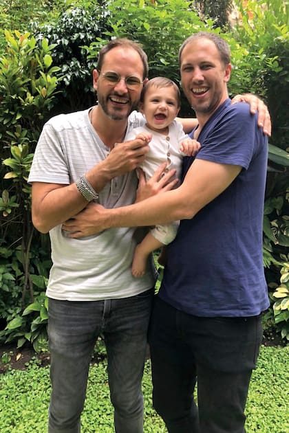 Sus hijos, Justo y Bruno con Elisa, que el próximo 5 de abril cumple 2 años.