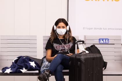 Sus hospitales están sobrecargados por epidemias de dengue y sarampión, y la inversión en salud es mucho más baja que en el resto del mundo; el clima más cálido y la experiencia en Europa y Asia, puntos a favor