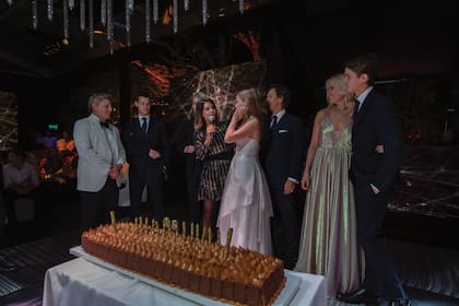 Sus padrinos, Papo Roca y Lulu Cahen D’Anvers, que además dijo unas palabras, estuvieron a su lado cuando le cantaron el “Feliz cumpleaños” y cortaron la riquísima torta.