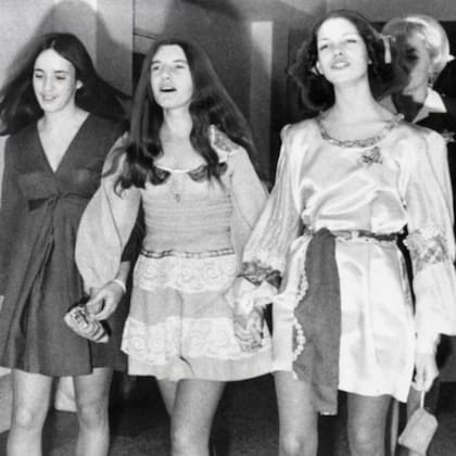 Susan Atkins, Patricia Krenwinkel y Lesli Van Houten, durante los juicios en su contra por los asesinatos de agosto de 1969