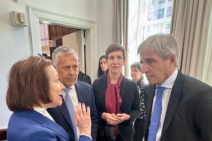 Susan Seagal, Alfredo Cornejo y Luis Caputo, durante el encuentro en el Council of the Americas