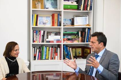 Susan Segal, titular del Council of the Americas, con Massa en Nueva York