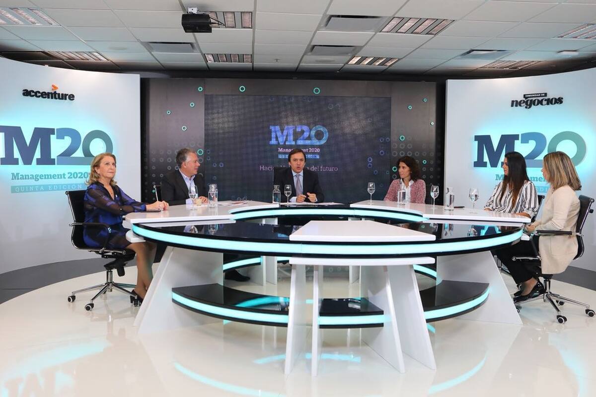 Susana Balbo, Presidenta del w20 y dueña de Bodegas Susana Balbo; Sergio Kauffman, Presidente de Accenture; José del Río, Secretario General de redacción de LA NACION; Carola Fratini, CEO de América latina de QBE Seguros; Belu Lucius, influencer y Rosario Altgelt, Gerente General de Latam Airlines A