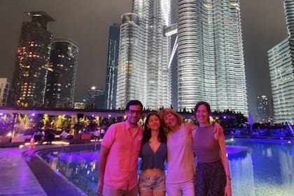 Susana con su hijos, su nuera y su nieta Sofia en una salida familiar en Kuala Lumpur
(Foto: gentileza de Susana Gordon)