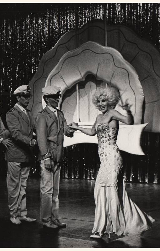 Susana Giménez en Sugar, de Peter Stone, en el teatro Lola Membrives (1987), por Julie Weisz