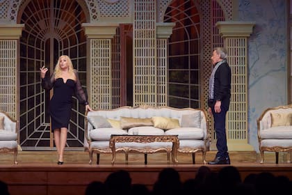 Susana junto a Antonio Grimau en una escena de la obra La piel de Judas, con la que se despedirá de los escenarios