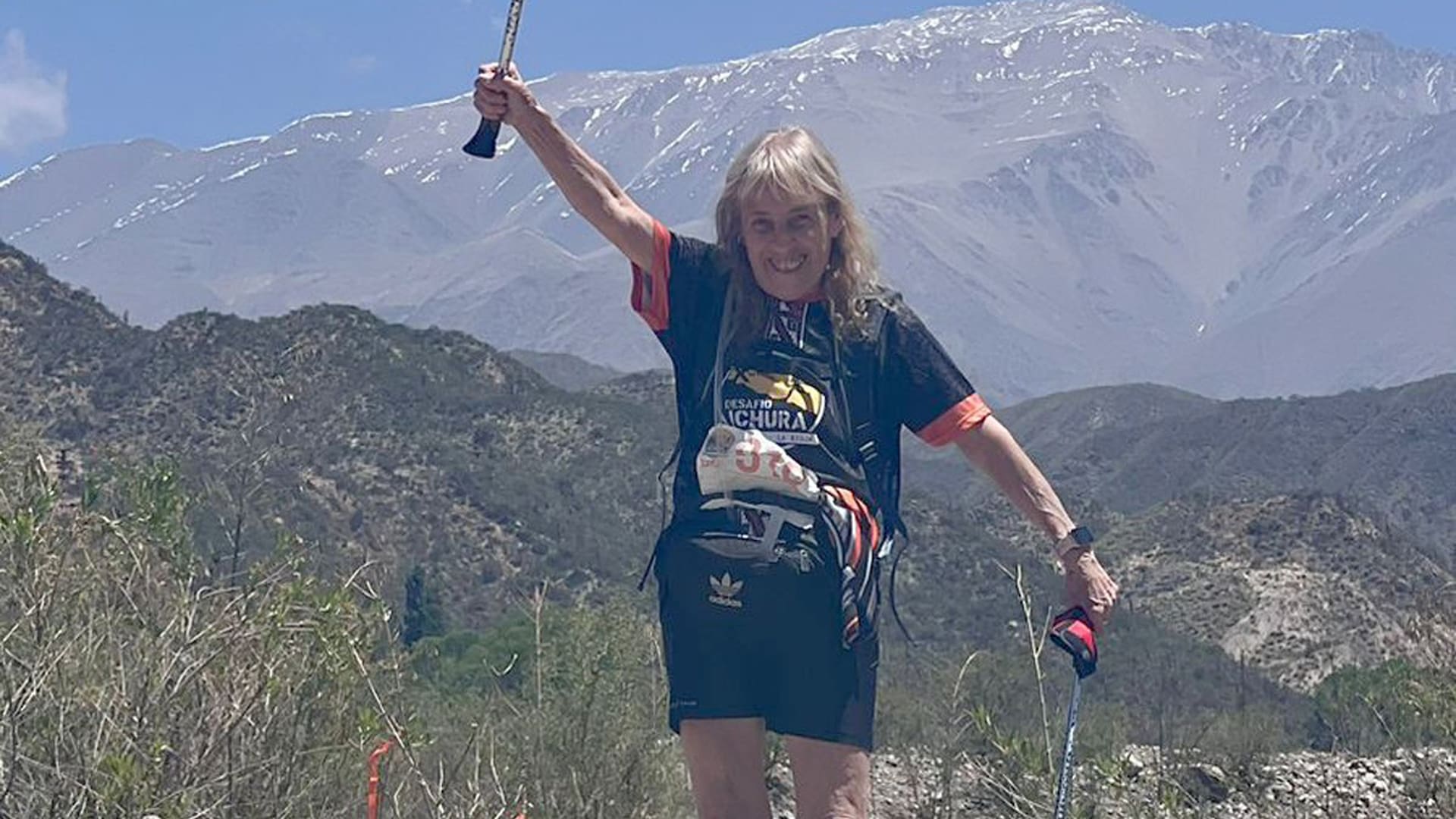 Susana, luego de correr con la rodilla lastimada