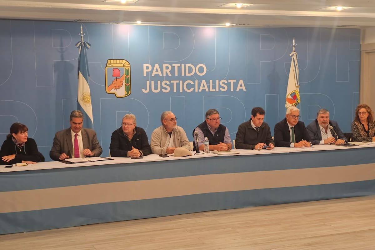Susana Mirassou, Jorge Capitanich, Norberto Yauhar, Luis Basterra, Mariano Garmendia, Eduardo “Wado” de Pedro; Julián Domínguez, José Mayans, y Carla Campos Bilbao