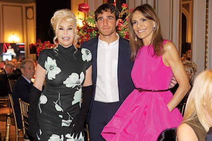 Susana se sentó en la mesa de RGB Entertainment junto a Rossella della Giovampaola y el piloto Valentín Yan, nieto de Gustavo Yankelevich. La socialité contó que el sábado vuelve a Nueva York a visitar a su nieta, Riviera (primogénita de su hija, María Toscana Garfunkel): “No me quiero perder nada. Me tiene muerta de amor”