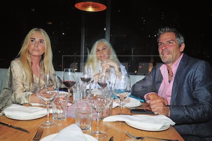 Susana, su hija Mecha y su hermano Patricio.