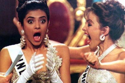 Sushmita Sen (izquierda) fue coronada Miss Universo en 1994