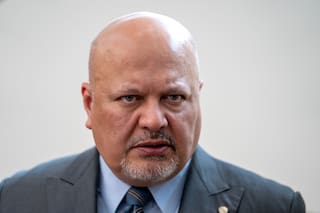 Suspenden al fiscal jefe de la CPI mientras avanza la investigación sobre denuncias de abuso sexual