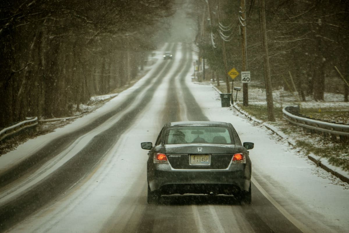 Suspenden pruebas de manejo en Illinois por caída de nieve (Unsplash)