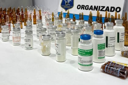 sustancias confiscadas al sospechoso durante los registros