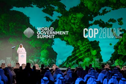 Sutlán al Jaber, director general de la Compañía Nacional de Petróleo de Abu Dabi, habla durante la Cumbre Mundial de Gobiernos, el 14 de febrero de 2023, en Dubai, Emiratos Árabes Unidos