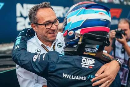 Sven Smeets, jefe de la “Williams Driver Academy”, y el abrazo a Franco Colapinto, un chico que lo sorprendió por su adaptación