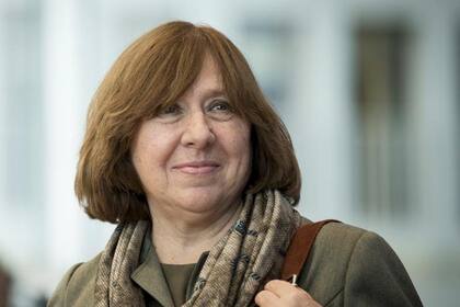 La autora de "Voces de Chernobyl" Svetlana Alexievic dio una conferencia en la que se refirió a los desastres naturales, el feminismo y el premio de la Academia Sueca, que fallará el próximo jueves