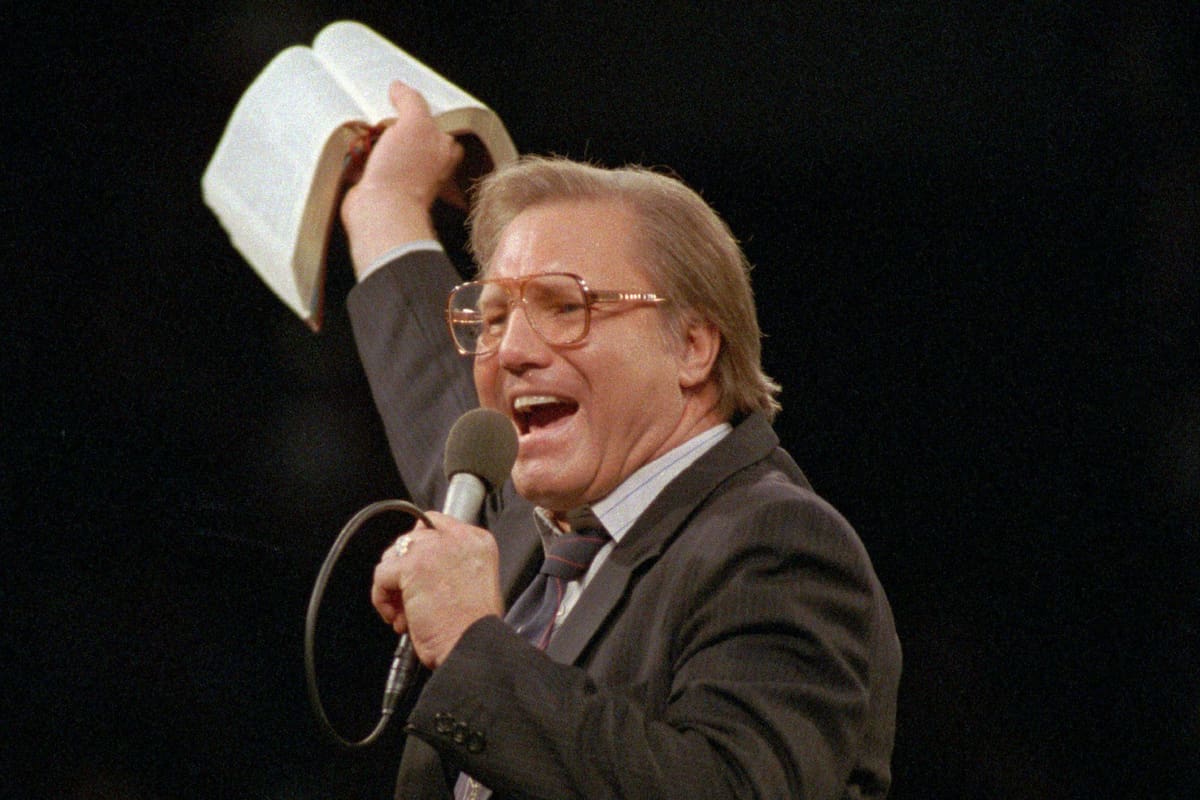 Swaggart pide perdón a sus fieles
