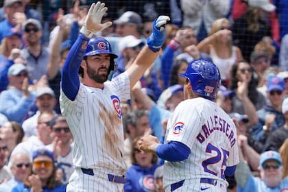 Swanson y Crow-Armstrong ayudan a Cachorros a vencer 7-3 a Medias Blancas