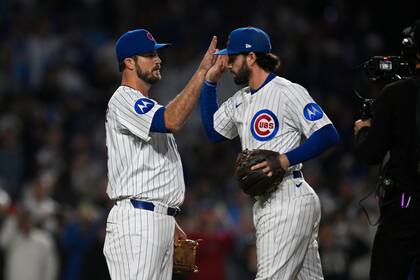 Swanson y Suzuki conectan jonrones en la victoria de 5-2 de Cachorros sobre los Marlins