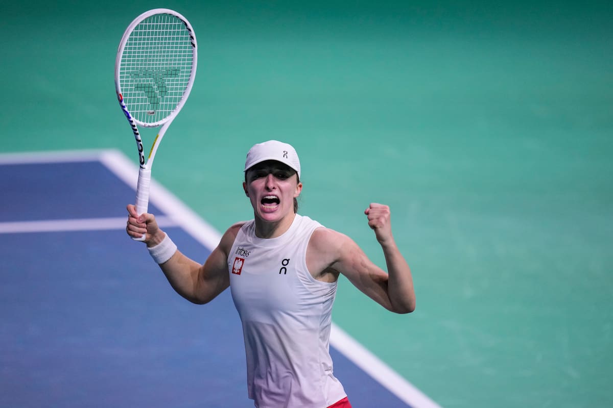 Swiatek vuelve a semis de Cincinnati; Alcaraz tras los pasos de Sinner