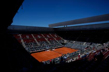 Swiatek y Sabalenka avanzan a cuartos tras apagón en Madrid, donde Zverev cae