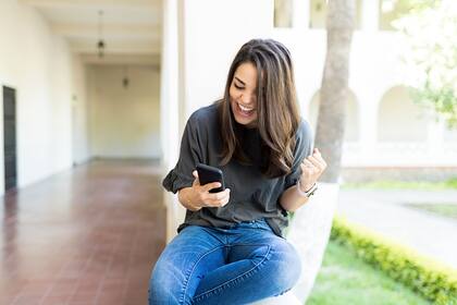 Switch and upgrade to unlimited 5G for $25/month — the prepaid industry’s best price for an unlimited plan with 5G. Plus, get a free 5G phone. (Photo: Business Wire)