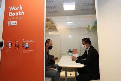Switch también ofrece cabinas más amplias, donde dos personas pueden trabajar juntas o tener una reunión