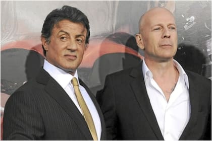 Sylvester Stallone y Bruce Willis en un evento de Los indestructibles