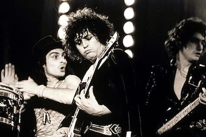 Marc Bolan al frente de T-Rex, una de las máximas expresiones del glam rock inglés de comienzos de los años 70; en los 80 la canción volvió a brillar en los rankings de la mano de The Power Station, la banda de Robert Palmer y dos Duran Duran