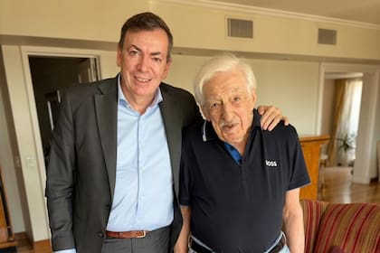 Tabanelli, en su cumpleaños 90, con Gabella