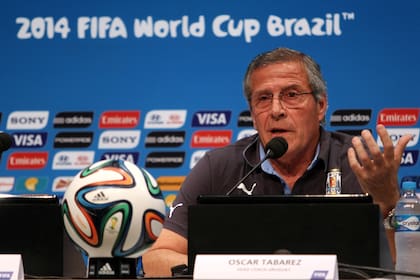Tabárez en conferencia de prensa por la sanción a Luis Suárez