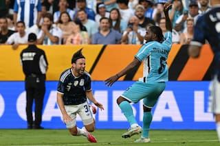 Tagliafico tiene molestias físicas y es otra incógnita para el debut de Argentina: quién podría reemplazarlo