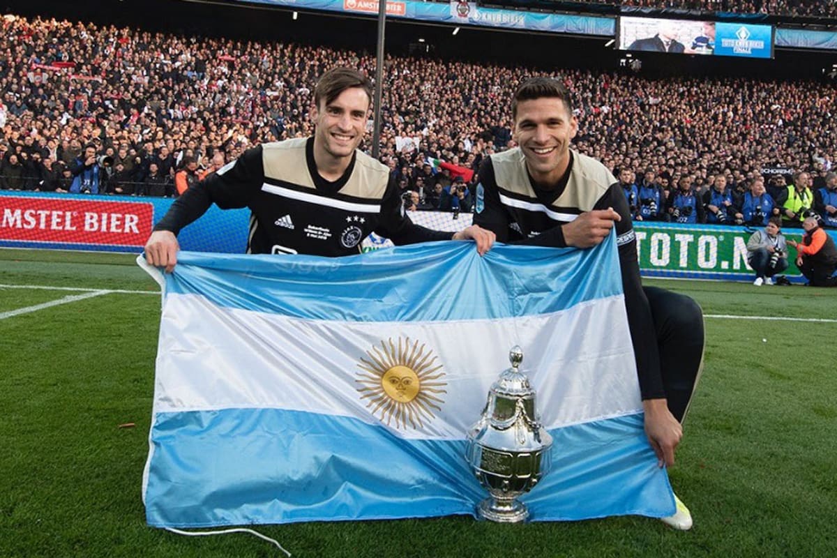 Tagliafico y Magallán celebran una gran temporada de Ajax.