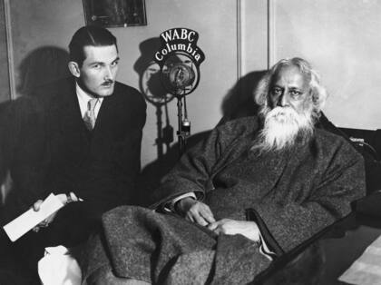 Tagore viajó por todo el mundo; en la foto, Chester Williams, secretario ejecutivo de la Federación Nacional de Estudiantes, entrevista en 1931 al poeta y filósofo indio en Nueva York