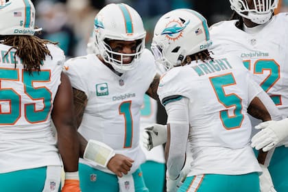 Tagovailoa brilla y lidera a Dolphins a su 4ª victoria consecutiva 34-10 ante Jets