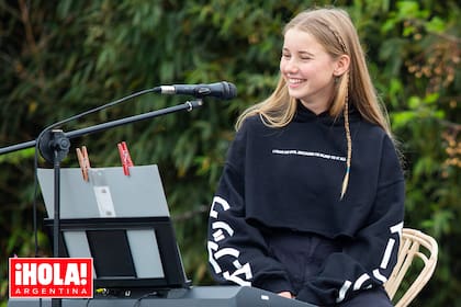 Taína se presentó por primera vez en público y le aseguró a ¡HOLA! Argentina que le encantaría ser cantante.
