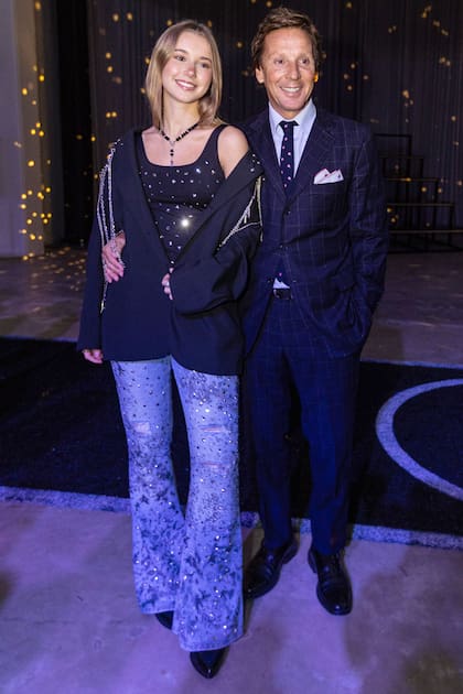 Taína y Alejandro Gravier siguieron de cerca el paso de Benicio por la pasarela
