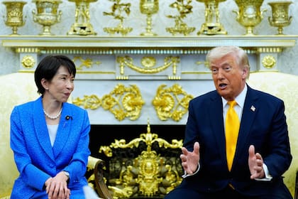 Takaichi se reúne con Trump tras criticar a Japón por eludir llamado a proteger el estrecho de Ormuz