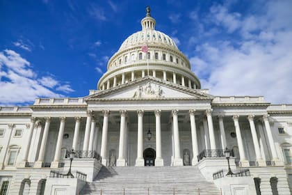 Talibanes afirman que ataque contra guardias nacionales en Washington "no concierne" a Afganistán