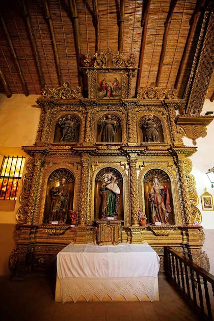 Tallas de madera en la iglesia Nuestra Señora del Rosario y San Francisco de Yavi