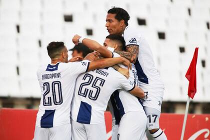 Talleres acentuó su recuperación con una goleada en Mendoza