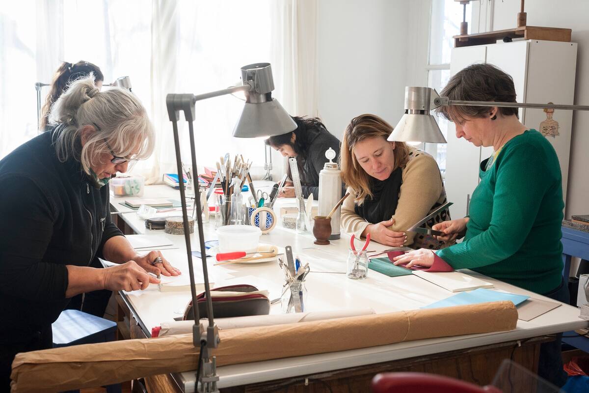 Talleres de encuadernación, un oficio de los que vuelven