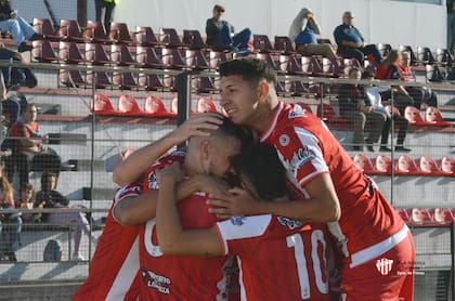 Talleres de Remedios de Escalada eliminó a Instituto de Córdoba en la primera etapa de la copa
