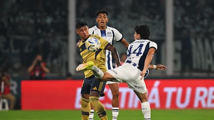Talleres y Boca se enfrentan en el estadio Mario Alberto Kempes de Córdoba