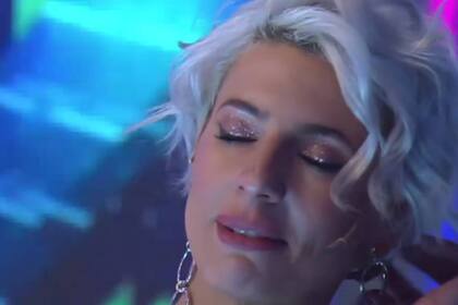 Tamara Bella aclaró que era dura para el llanto, pero no pudo contener la emoción cuando comenzó a leer una carta de su hija.