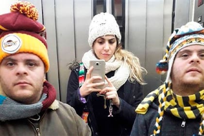 Tamara Garzón junto a sus dos hermanos, Juan y Mariano