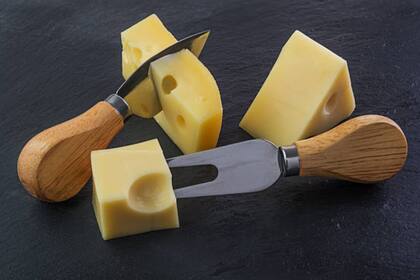 También el queso Jarlsberg aporta beneficios para la salud del corazón (Foto Pexels)